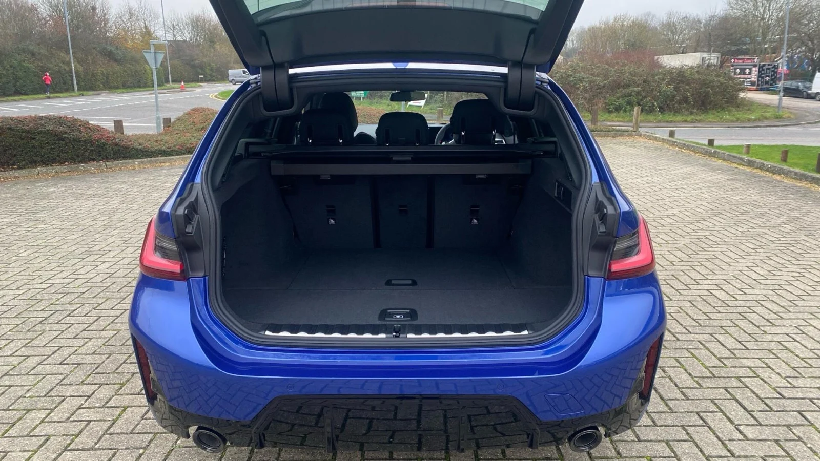 BMW 3 Series - Thumbnail 7